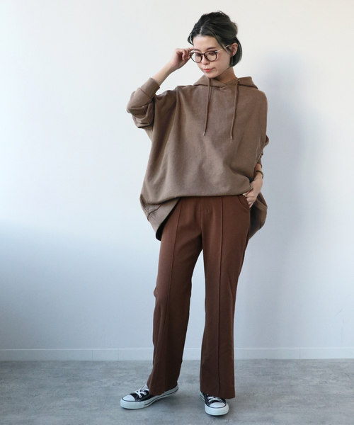 Simplicite（サンプリシテ）の「HEAVYOVER ピグメントフードプルオーバー◆（パーカー・レディース・ブラウン/サックスブルー/ベージュ/ブラック・FREE）」の11枚目の写真