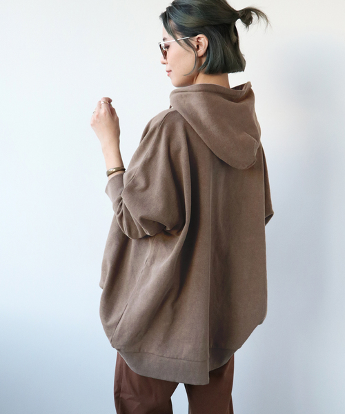 Simplicite（サンプリシテ）の「HEAVYOVER ピグメントフードプルオーバー◆（パーカー・レディース・ブラウン/サックスブルー/ベージュ/ブラック・FREE）」の13枚目の写真