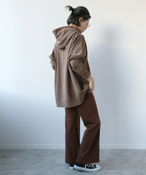 Simplicite（サンプリシテ）の「HEAVYOVER ピグメントフードプルオーバー◆（パーカー・レディース・ブラウン/サックスブルー/ベージュ/ブラック・FREE）」の14枚目の写真