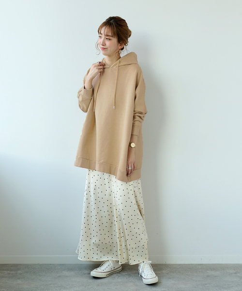 Simplicite（サンプリシテ）の「HEAVYOVER ピグメントフードプルオーバー◆（パーカー・レディース・ブラウン/サックスブルー/ベージュ/ブラック・FREE）」の17枚目の写真