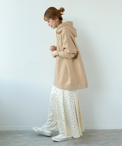 Simplicite（サンプリシテ）の「HEAVYOVER ピグメントフードプルオーバー◆（パーカー・レディース・ブラウン/サックスブルー/ベージュ/ブラック・FREE）」の20枚目の写真