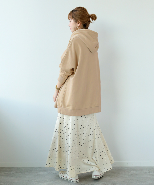 Simplicite（サンプリシテ）の「HEAVYOVER ピグメントフードプルオーバー◆（パーカー・レディース・ブラウン/サックスブルー/ベージュ/ブラック・FREE）」の21枚目の写真