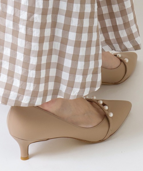 artemis by DIANA（アルテミスバイダイアナ）の「パールストラップVカットパンプス（パンプス・レディース・ブラック/ベージュ/ピンク/ブラック系その他・22.5cm/23.5cm/24.5cm/23.0cm/24.0cm/25.0cm/22.0cm）」の10枚目の写真