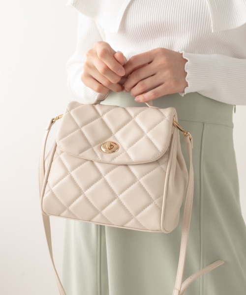 OLIVE des OLIVE（オリーブデオリーブ）の「キルティングショルダー（ショルダーバッグ・レディース・オフホワイト/グリーン/ダークベージュ・FREE）」の2枚目の写真