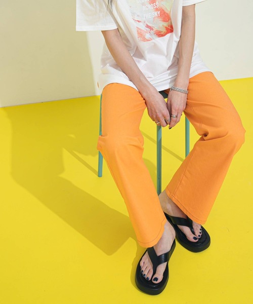 bohmal（ボマール）の「スクエアトゥトングサンダル（サンダル・レディース・ブラック/ピンク/ロイヤルブルー/ホワイト・23.0cm/24.0cm/24.5cm/23.5cm）」の2枚目の写真