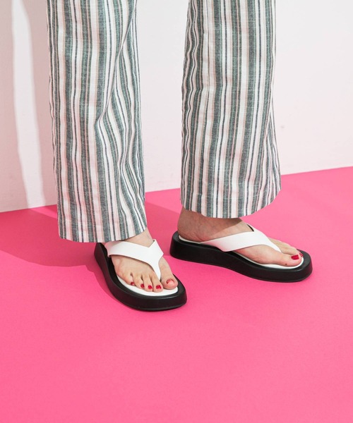 bohmal（ボマール）の「スクエアトゥトングサンダル（サンダル・レディース・ブラック/ピンク/ロイヤルブルー/ホワイト・23.0cm/24.0cm/24.5cm/23.5cm）」の17枚目の写真