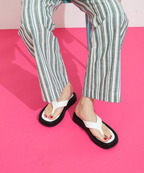 bohmal（ボマール）の「スクエアトゥトングサンダル（サンダル・レディース・ブラック/ピンク/ロイヤルブルー/ホワイト・23.0cm/24.0cm/24.5cm/23.5cm）」の18枚目の写真