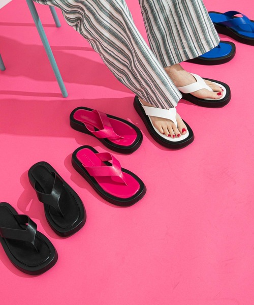 bohmal（ボマール）の「スクエアトゥトングサンダル（サンダル・レディース・ブラック/ピンク/ロイヤルブルー/ホワイト・23.0cm/24.0cm/24.5cm/23.5cm）」の13枚目の写真