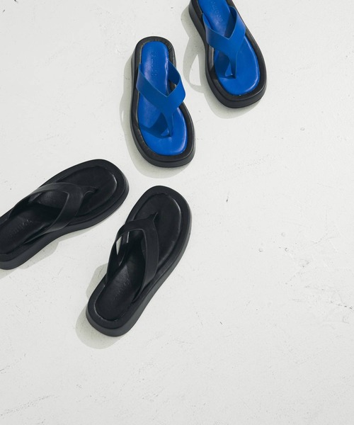 bohmal（ボマール）の「スクエアトゥトングサンダル（サンダル・レディース・ブラック/ピンク/ロイヤルブルー/ホワイト・23.0cm/24.0cm/24.5cm/23.5cm）」の16枚目の写真