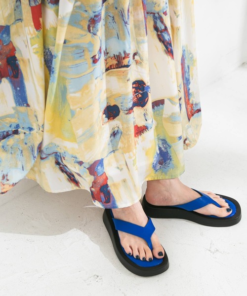 bohmal（ボマール）の「スクエアトゥトングサンダル（サンダル・レディース・ブラック/ピンク/ロイヤルブルー/ホワイト・23.0cm/24.0cm/24.5cm/23.5cm）」の8枚目の写真