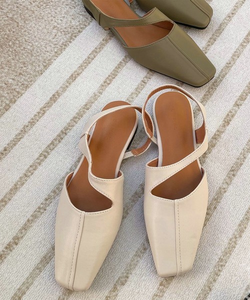 me+em select（ミームセレクト）の「スクエアトゥクロススリットデザインフラットサンダル（サンダル・レディース・グリーン/ブラウン/ブラック/アイボリー・37/38/39）」の2枚目の写真