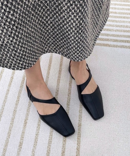 me+em select（ミームセレクト）の「スクエアトゥクロススリットデザインフラットサンダル（サンダル・レディース・グリーン/ブラウン/ブラック/アイボリー・37/38/39）」の3枚目の写真