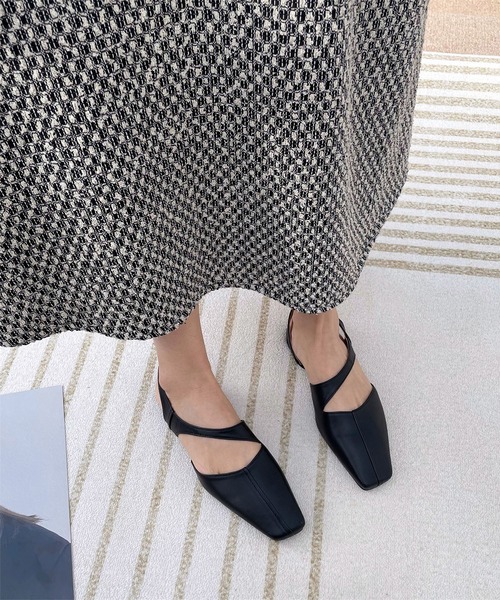 me+em select（ミームセレクト）の「スクエアトゥクロススリットデザインフラットサンダル（サンダル・レディース・グリーン/ブラウン/ブラック/アイボリー・37/38/39）」の8枚目の写真