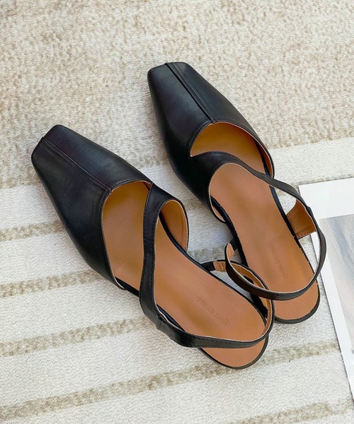 me+em select（ミームセレクト）の「スクエアトゥクロススリットデザインフラットサンダル（サンダル・レディース・グリーン/ブラウン/ブラック/アイボリー・37/38/39）」の7枚目の写真