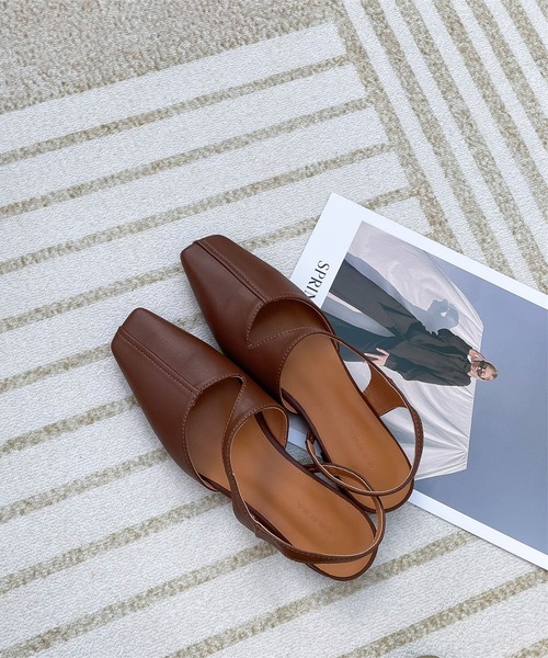 me+em select（ミームセレクト）の「スクエアトゥクロススリットデザインフラットサンダル（サンダル・レディース・グリーン/ブラウン/ブラック/アイボリー・37/38/39）」の9枚目の写真