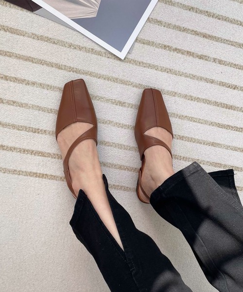 me+em select（ミームセレクト）の「スクエアトゥクロススリットデザインフラットサンダル（サンダル・レディース・グリーン/ブラウン/ブラック/アイボリー・37/38/39）」の10枚目の写真