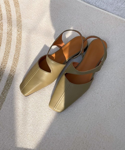 me+em select（ミームセレクト）の「スクエアトゥクロススリットデザインフラットサンダル（サンダル・レディース・グリーン/ブラウン/ブラック/アイボリー・37/38/39）」の12枚目の写真