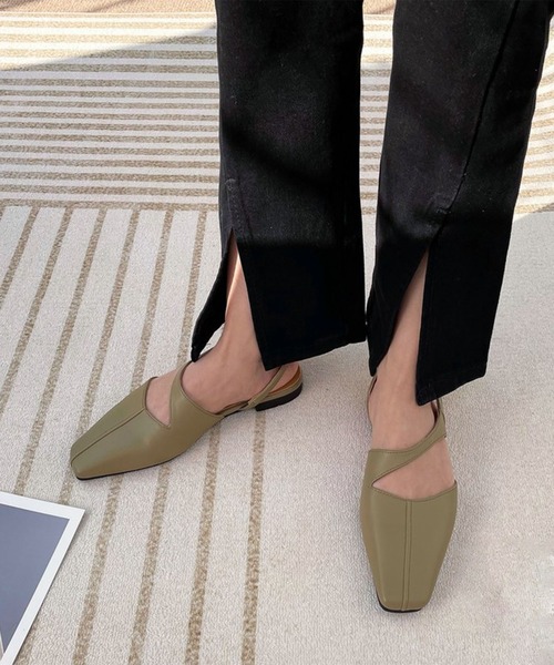 me+em select（ミームセレクト）の「スクエアトゥクロススリットデザインフラットサンダル（サンダル・レディース・グリーン/ブラウン/ブラック/アイボリー・37/38/39）」の13枚目の写真