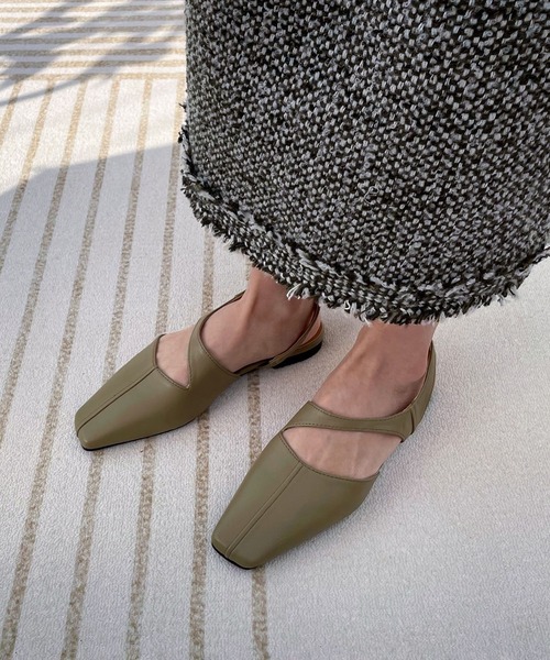 me+em select（ミームセレクト）の「スクエアトゥクロススリットデザインフラットサンダル（サンダル・レディース・グリーン/ブラウン/ブラック/アイボリー・37/38/39）」の14枚目の写真