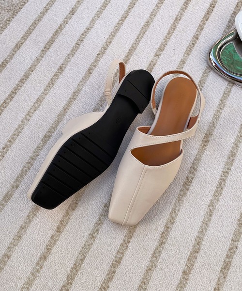 me+em select（ミームセレクト）の「スクエアトゥクロススリットデザインフラットサンダル（サンダル・レディース・グリーン/ブラウン/ブラック/アイボリー・37/38/39）」の15枚目の写真