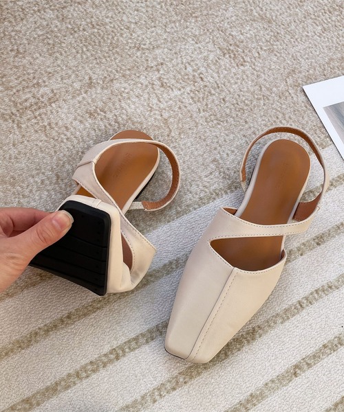 me+em select（ミームセレクト）の「スクエアトゥクロススリットデザインフラットサンダル（サンダル・レディース・グリーン/ブラウン/ブラック/アイボリー・37/38/39）」の16枚目の写真