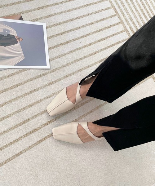 me+em select（ミームセレクト）の「スクエアトゥクロススリットデザインフラットサンダル（サンダル・レディース・グリーン/ブラウン/ブラック/アイボリー・37/38/39）」の18枚目の写真