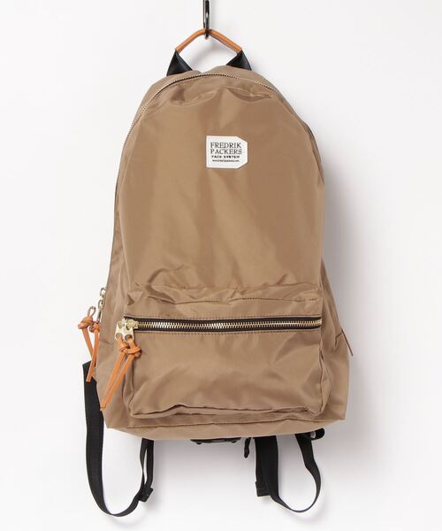 FREDRIK PACKERS(フレドリックパッカーズ)の「『FREDRIK PACKERS』420D DAY PACK(バックパック/リュック・レディース・ネイビー/ブラック/オリーブ/シルバーグレー/タン・FREE)」の4枚目の写真