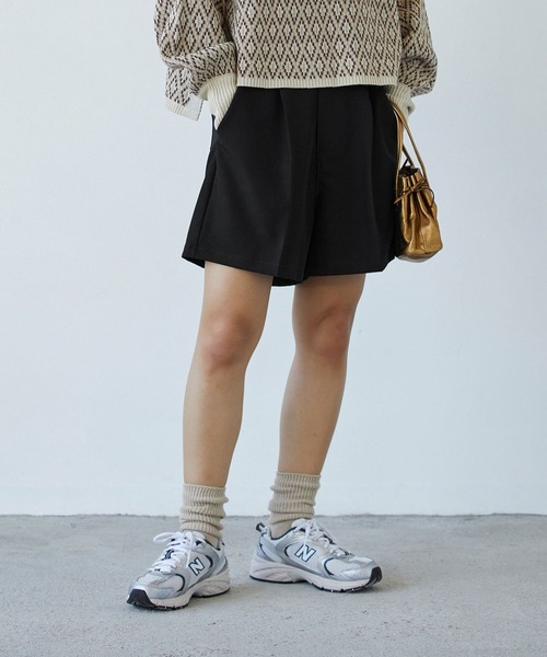 179/WG(イチナナキュウダブルジー)の「センタータックショートパンツ(その他パンツ・レディース・ブラック/パープル/グリーン・MEDIUM)」の2枚目の写真