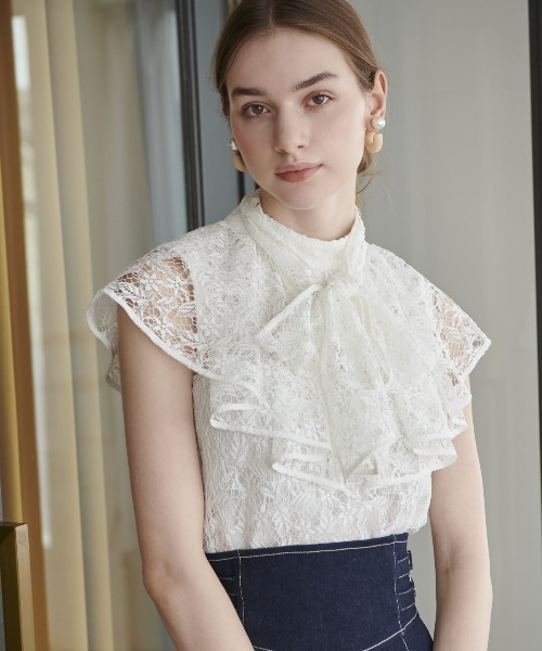 AND COUTURE（アンドクチュール）の「総レースフリルブラウス（シャツ/ブラウス・レディース・ブラック/ベージュ/オフホワイト/サックスブルー・MEDIUM）」の2枚目の写真
