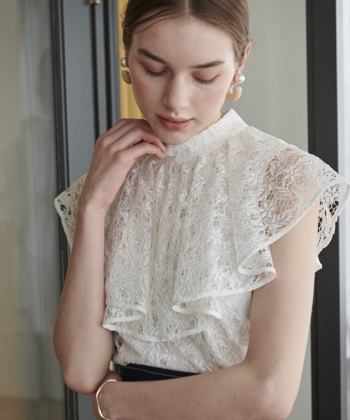 AND COUTURE（アンドクチュール）の「総レースフリルブラウス（シャツ/ブラウス・レディース・ブラック/ベージュ/オフホワイト/サックスブルー・MEDIUM）」の16枚目の写真