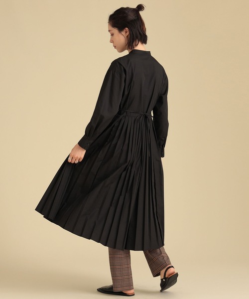 Ray BEAMS（レイビームス）の「Ray BEAMS / プリーツ キリカエ バンドカラー ワンピース（ワンピース・レディース・ブラック/ベージュ/ライトブルー・ONE SIZE）」の6枚目の写真