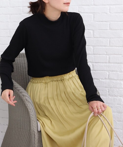 SHOO・LA・RUE（シューラルー）の「◆三角テレコ ハイネック プルオーバー（Tシャツ/カットソー・レディース・ブラック/ホワイト系/ブラック系2・02/03）」の2枚目の写真