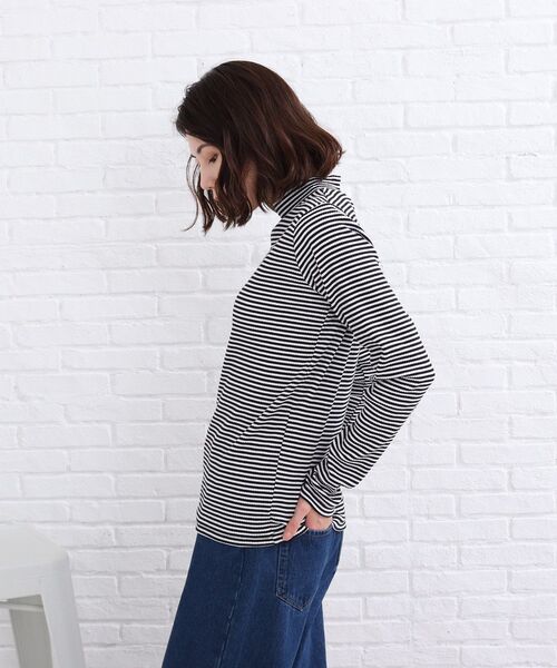 SHOO・LA・RUE（シューラルー）の「◆三角テレコ ハイネック プルオーバー（Tシャツ/カットソー・レディース・ブラック/ホワイト系/ブラック系2・02/03）」の6枚目の写真