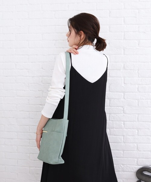 SHOO・LA・RUE（シューラルー）の「◆三角テレコ ハイネック プルオーバー（Tシャツ/カットソー・レディース・ブラック/ホワイト系/ブラック系2・02/03）」の13枚目の写真