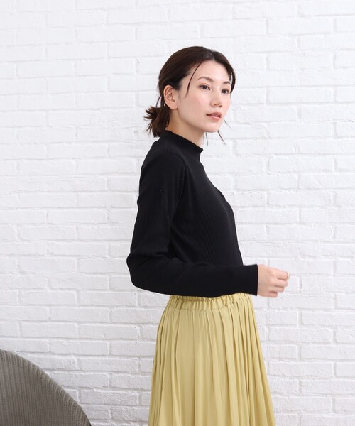 SHOO・LA・RUE（シューラルー）の「◆三角テレコ ハイネック プルオーバー（Tシャツ/カットソー・レディース・ブラック/ホワイト系/ブラック系2・02/03）」の18枚目の写真