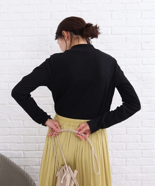 SHOO・LA・RUE（シューラルー）の「◆三角テレコ ハイネック プルオーバー（Tシャツ/カットソー・レディース・ブラック/ホワイト系/ブラック系2・02/03）」の19枚目の写真