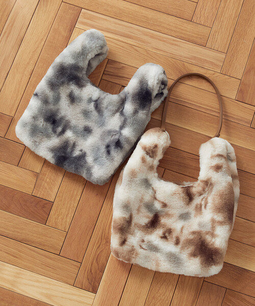 COMME CA ISM（コムサイズム）の「２ｗａｙ　フェイクファーバッグ（トートバッグ・レディース・ベージュ/グレー・FREE）」の9枚目の写真