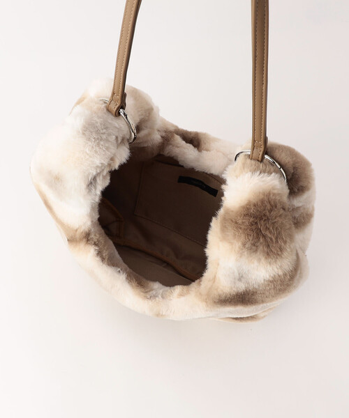 COMME CA ISM（コムサイズム）の「２ｗａｙ　フェイクファーバッグ（トートバッグ・レディース・ベージュ/グレー・FREE）」の18枚目の写真