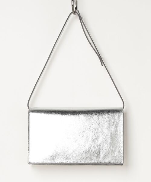 DIESEL（ディーゼル）の「レディース カウレザー ショルダー クラッチバッグ（ハンドバッグ・レディース・シルバー・UNI）」の2枚目の写真