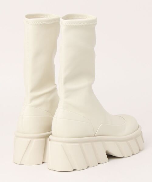 CHARLES & KEITH（チャールズ & キース）の「【販売終了】Aberdeen アバディーン プラットフォームブーツ（ブーツ・レディース・ブラック/クリーム/マルチ・22.5cm/23cm/23.5cm/24.5cm/25cm/25.5cm）」の15枚目の写真