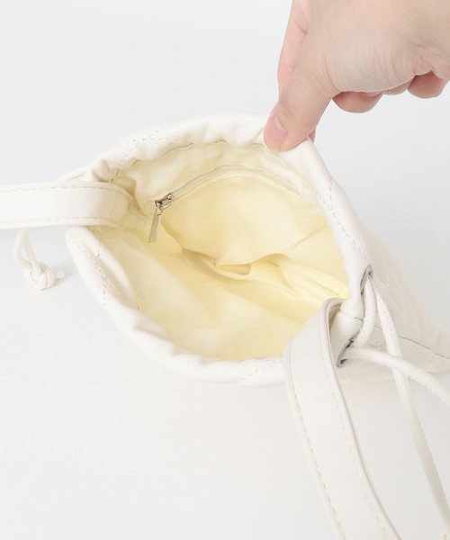 SENSE OF PLACE by URBAN RESEARCH（センスオブプレイスバイアーバンリサーチ）の「パデットキルトキンチャクショルダーバッグ（ショルダーバッグ・メンズ・ブラック/アイボリー・ONE）」の8枚目の写真