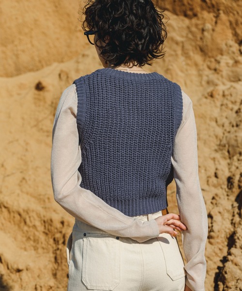 select MOCA(セレクトモカ)の「透かし編みニットショートベスト(ベスト・レディース・カーキ/アイボリー/ブラック/ブルー・FREE)」の10枚目の写真