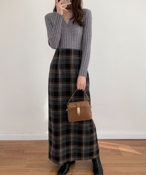 ECLIN（エクラン）の「バックスリットチェック柄ロングスカート（スカート・レディース・チャコールグレー/ベージュ/ネイビー・S/M）」の4枚目の写真