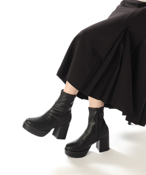 cs T&P(シーエスティーアンドピー)の「ローヒールストレッチ厚底ショートブーツ(ブーツ・レディース・アイボリー/ブラック/ブラック系・LL/M/L/S)」の9枚目の写真