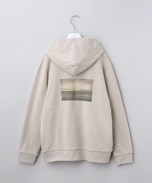 【セール】【WORLD for the World】フォト&メッセージプリント裏毛プルパーカー（パーカー）｜COUP DE CHANCE（クードシャンス）