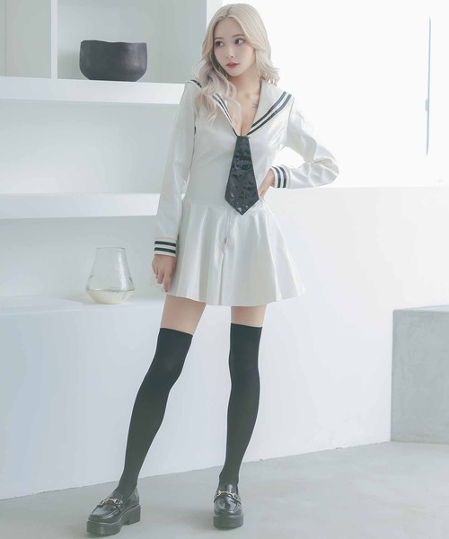 Tika(ティカ)の「エナメルレザーミニセーラー服コスプレ衣装2点セット(コスチューム/パーティーグッズ・レディース・ホワイト/ブラック/レッド・M)」の4枚目の写真