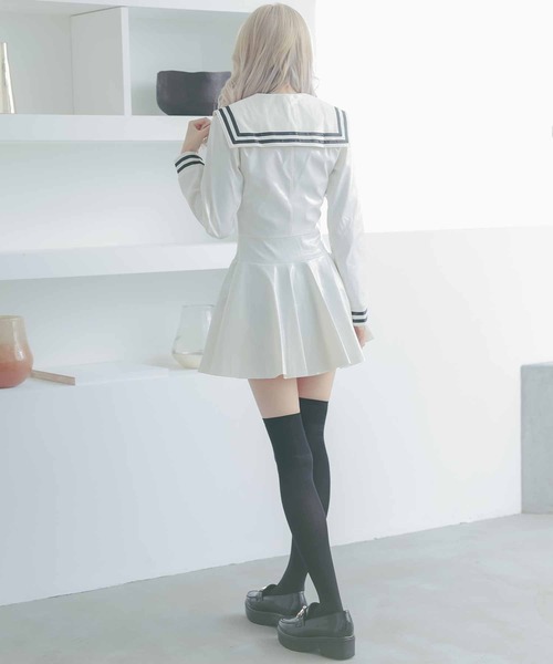 Tika(ティカ)の「エナメルレザーミニセーラー服コスプレ衣装2点セット(コスチューム/パーティーグッズ・レディース・ホワイト/ブラック/レッド・M)」の20枚目の写真