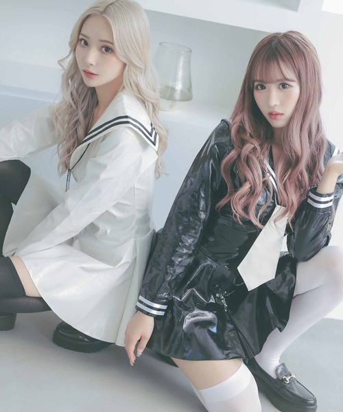 Tika(ティカ)の「エナメルレザーミニセーラー服コスプレ衣装2点セット(コスチューム/パーティーグッズ・レディース・ホワイト/ブラック/レッド・M)」の16枚目の写真