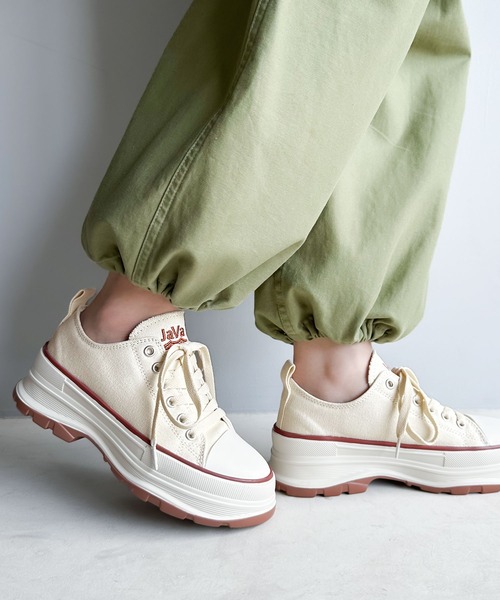 Java(ジャバ)の「《JaVaジャバ 別注》Campus Style 厚底スニーカー(スニーカー・レディース・ベージュ/ホワイト/ブラック/ブラック系・XX-LARGE/LARGE/X-LARGE/MEDIUM/SMALL/XXX-LARGE)」の8枚目の写真