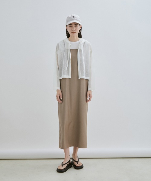 SALON adam et rope'（サロン アダム エ ロペ）の「クロップドシアーメッシュパーカー（パーカー・レディース・ホワイト/チャコールグレー・FREE）」の3枚目の写真